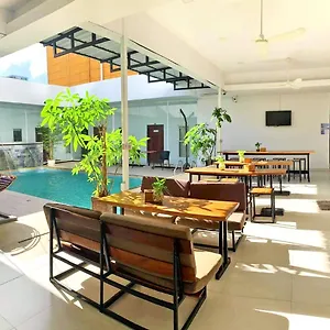Onederz Shv Golden Lion Hostal