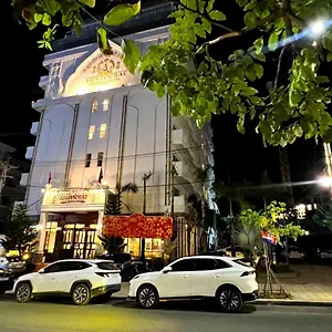 Hotel Aristocrat &