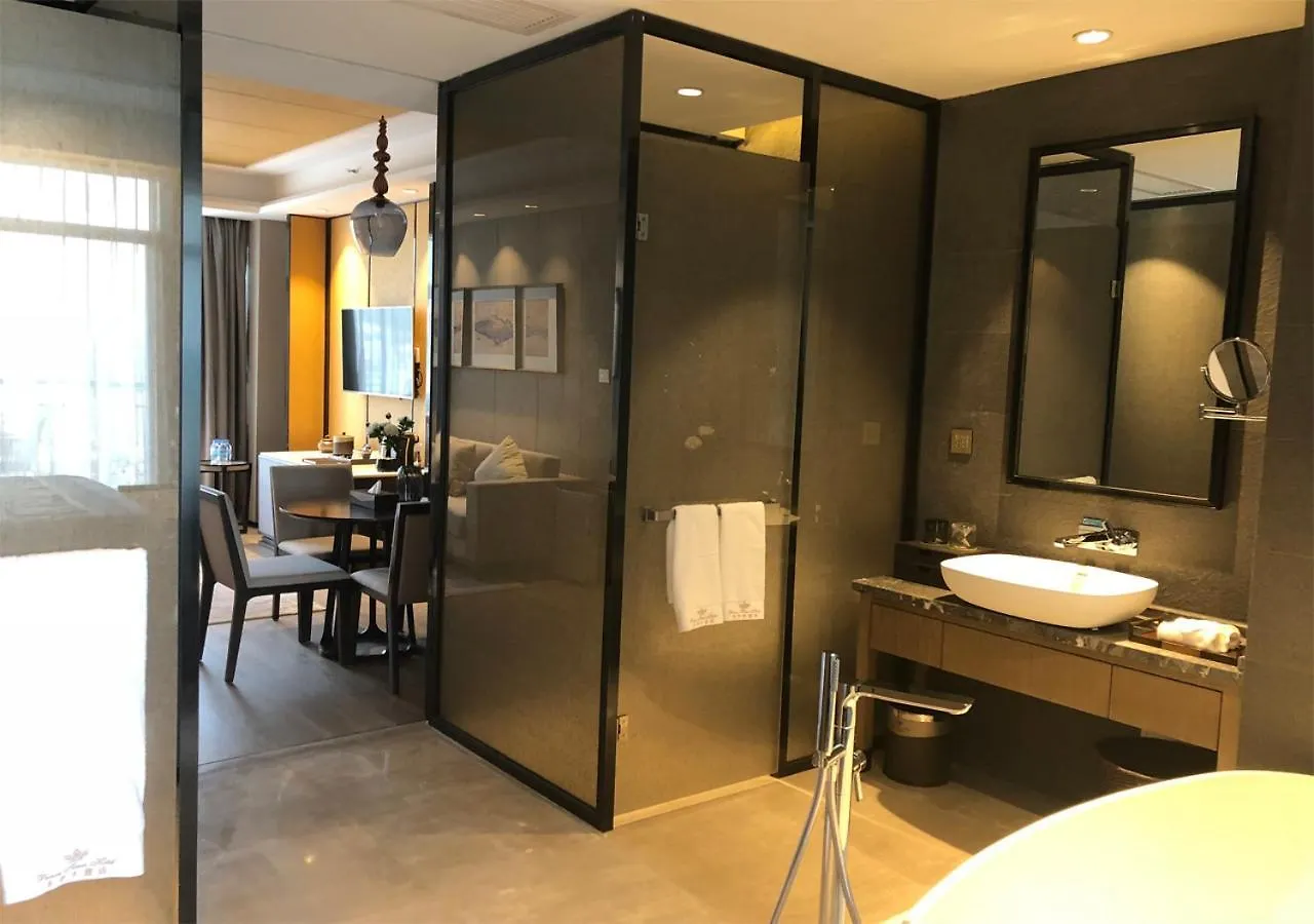 Prince Times Hotel سيهانوكفيل 5*,