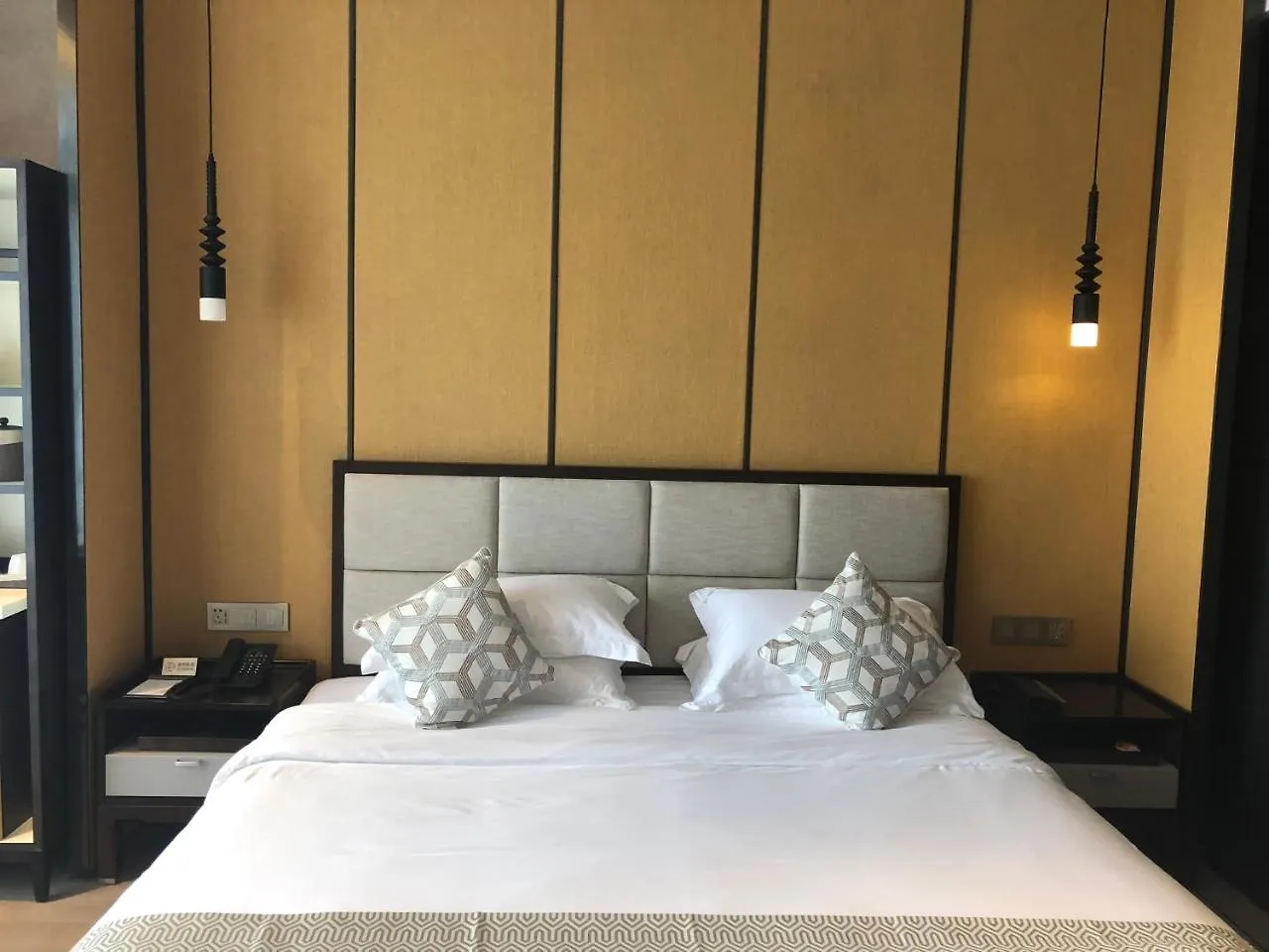 *****  Prince Times Hotel سيهانوكفيل كمبوديا