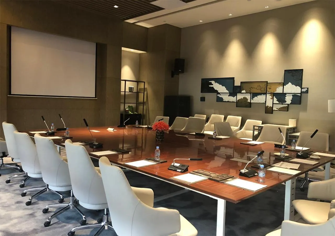 Prince Times Hotel سيهانوكفيل 5*,